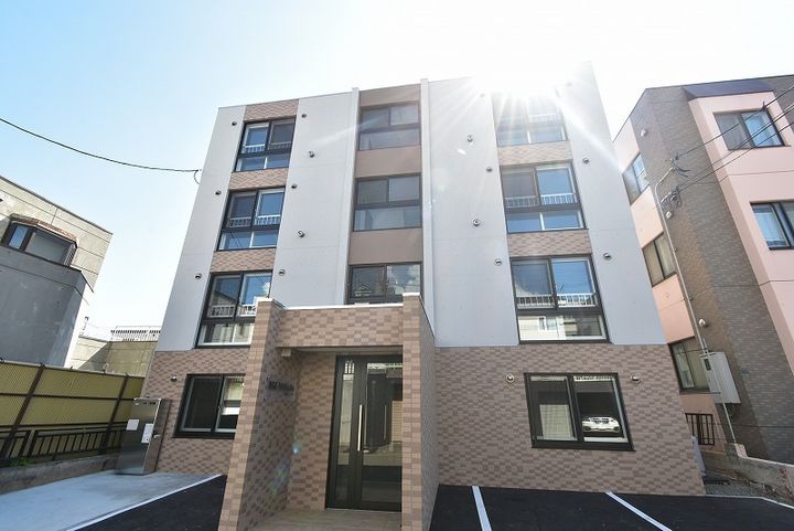 NRJニシオカ302の外観