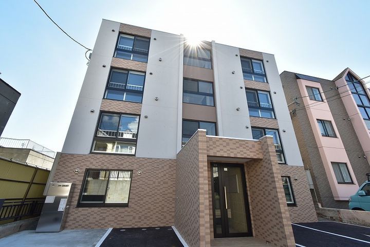 NRJニシオカ302の外観