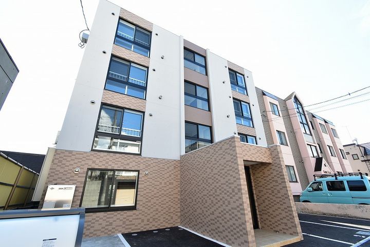 NRJニシオカ302の外観