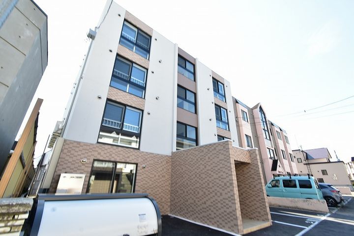 NRJニシオカ302の外観