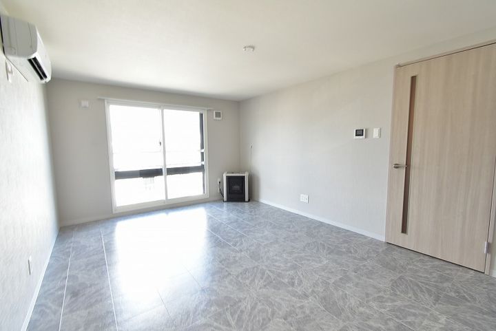 NRJニシオカ302の居間