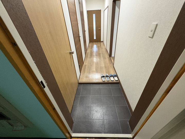 レジデンス丸亀の玄関