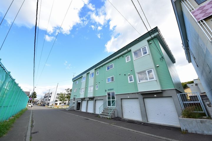 中のマンションA0012の外観