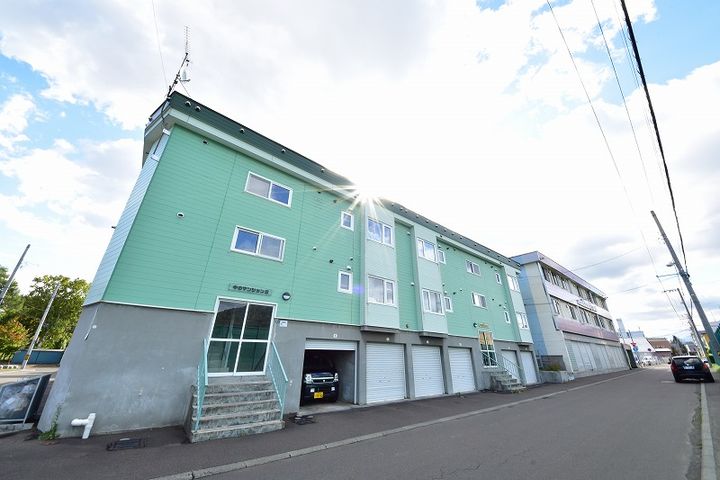 中のマンションA0012の外観