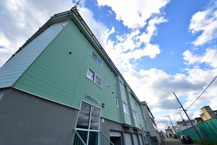 中のマンションA0012の外観