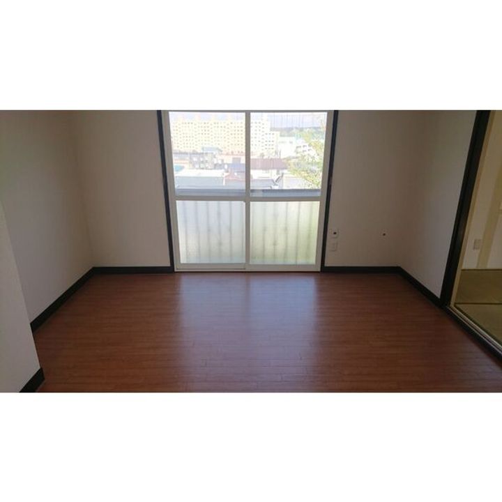 明星マンションB3の居間