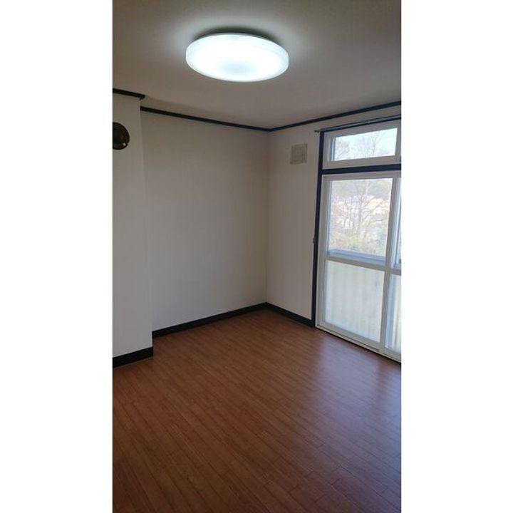 明星マンションB3の居間