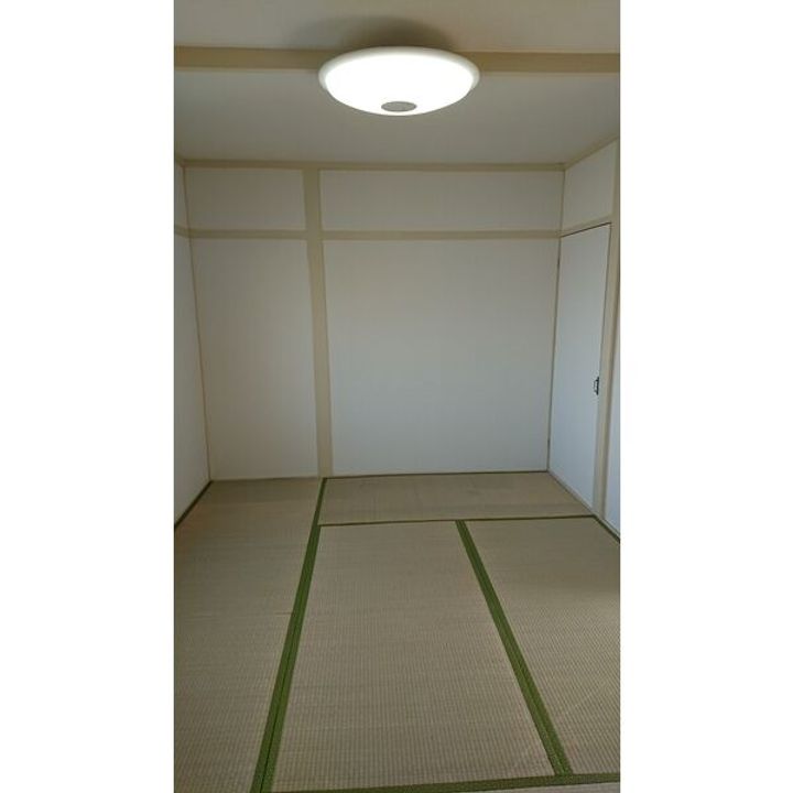 明星マンションB3の居間