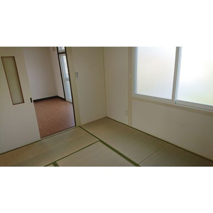 明星マンションB3の居間