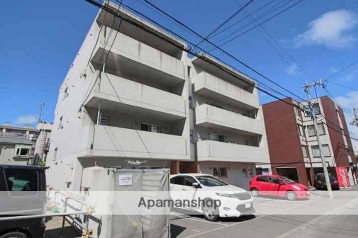 北海道札幌市豊平区平岸一条13丁目の賃貸マンションの外観