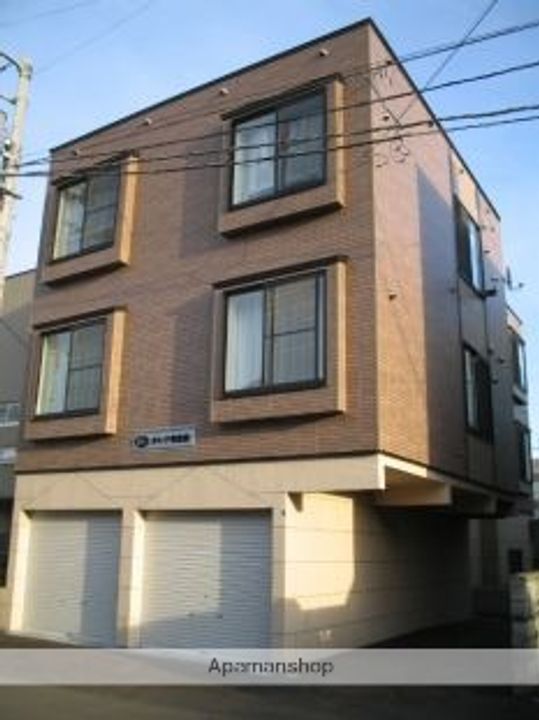 クレア壱番館102の外観