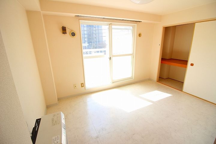 ローヤルハイツ中の島 D棟301の内装