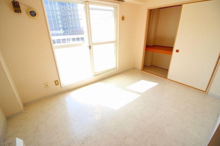 ローヤルハイツ中の島 D棟301の内装