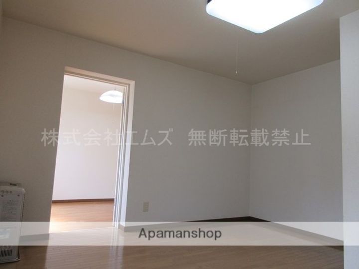 クリスタルハイツRⅡ303の内装