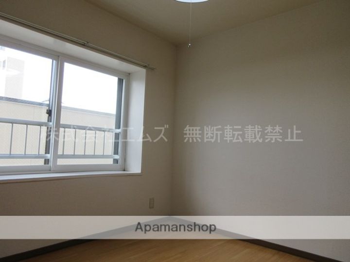 クリスタルハイツRⅡ303の内装