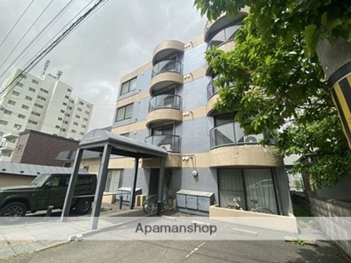 クリスタルハイツRⅡ303の外観