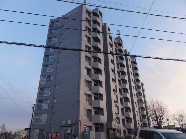 サンコート平岡の外観