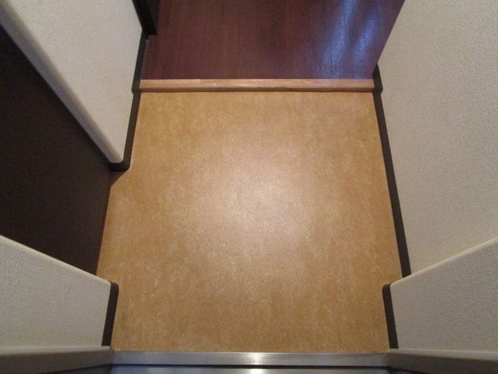 ベレール中の島305の玄関