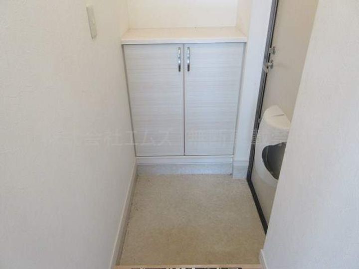 プレシャス23番館の玄関