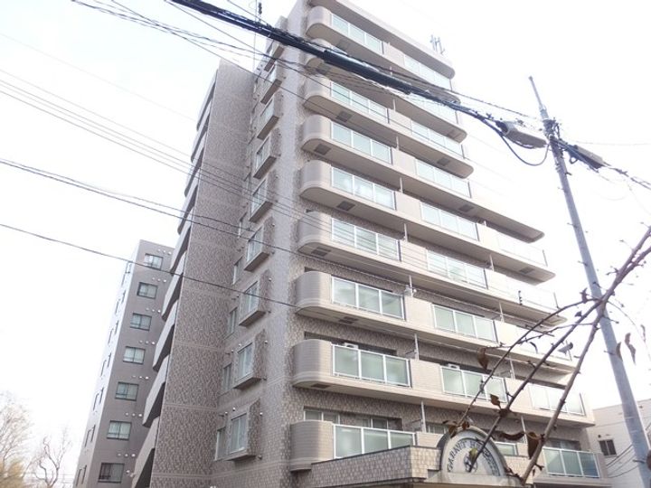 ガーネットハイツ南郷の外観