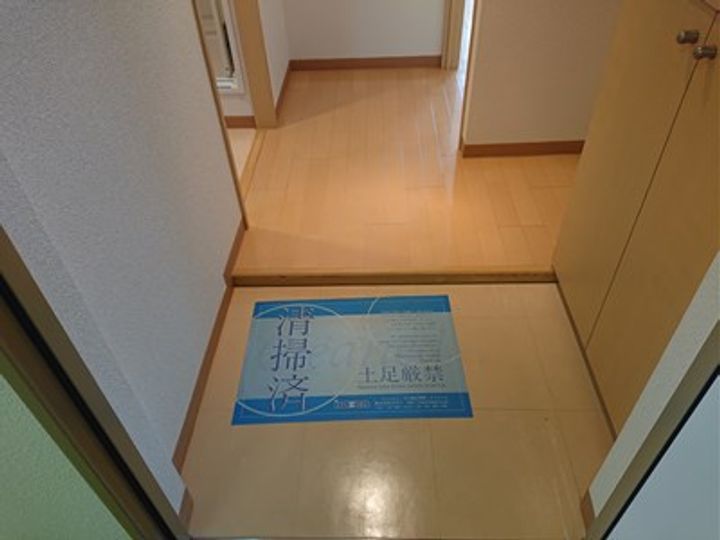 LA DOUCEUR豊平1条0502の玄関