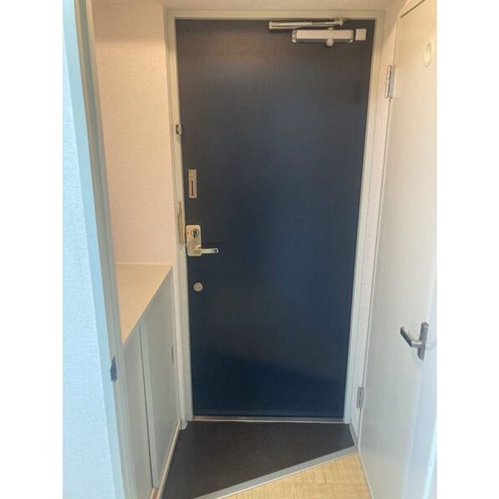 プレジール本郷203の玄関