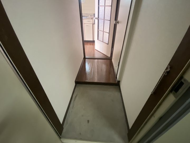 フロスティ中央B00203の玄関