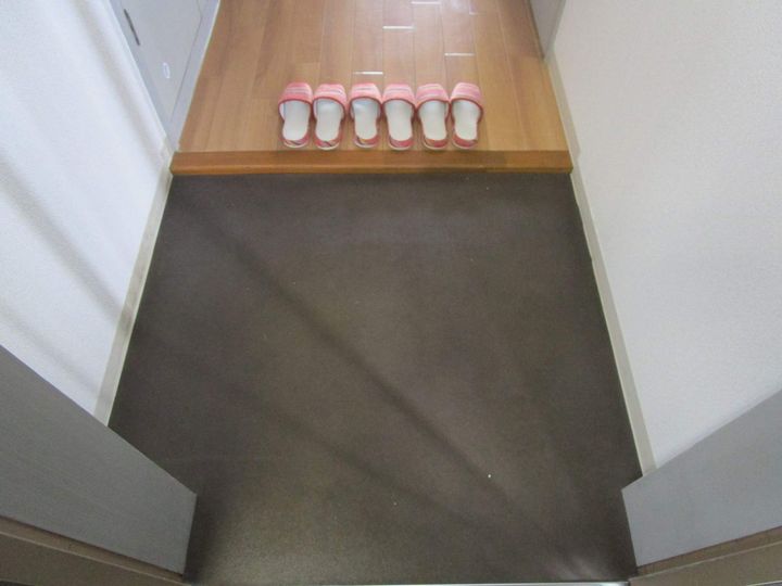 ペルドゥエープス美園00402の玄関