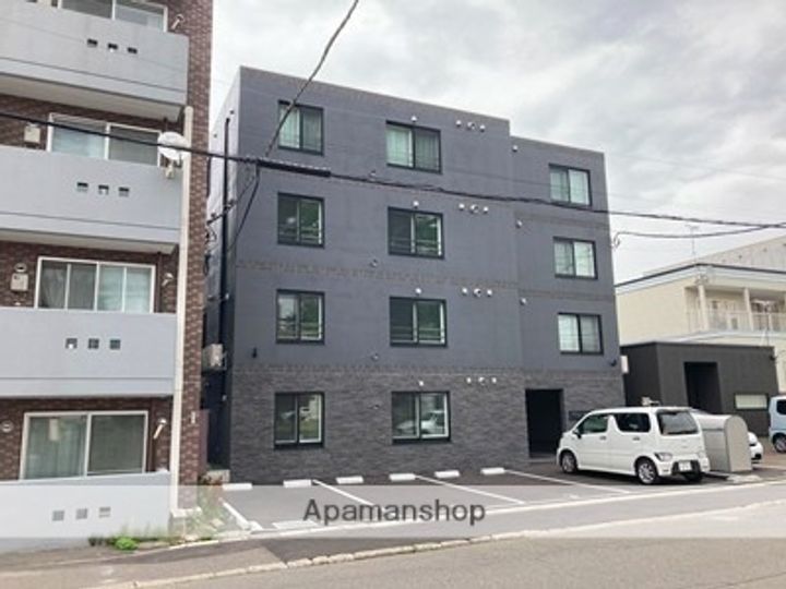 ラグジースペース本郷通南の外観