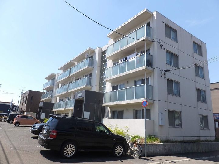 アルフ美園十字街の外観