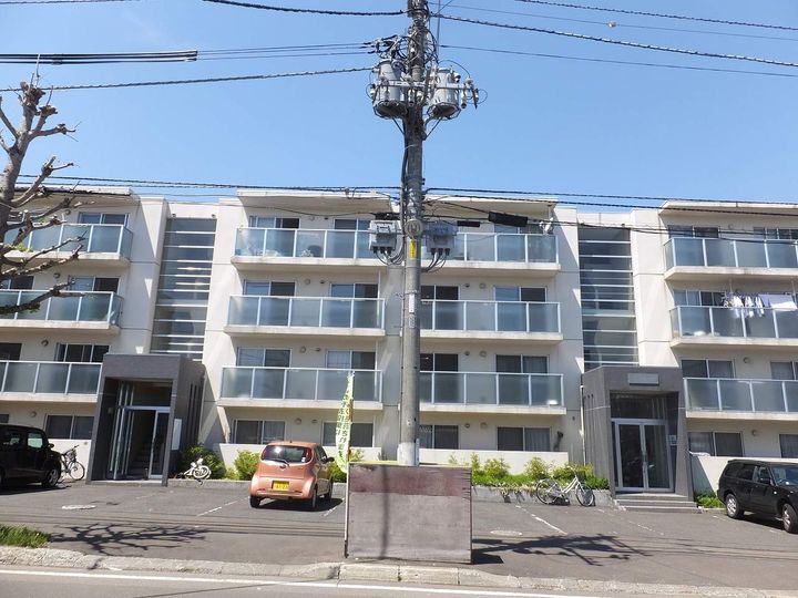 アルフ美園十字街の外観