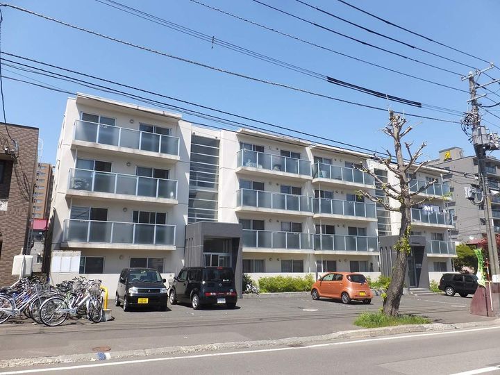 アルフ美園十字街の外観