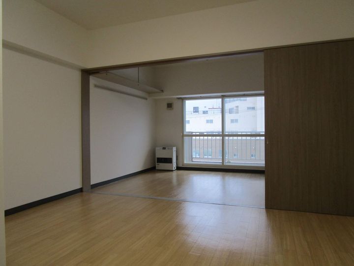 マッシモフェミニール菊水602の居間