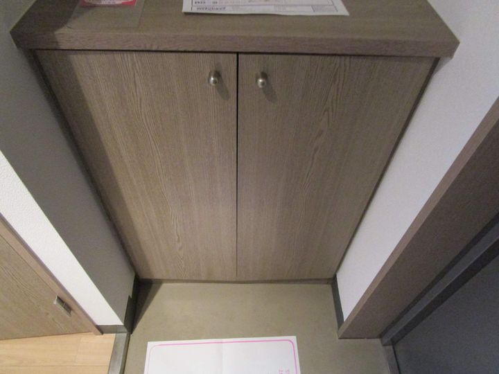 マッシモフェミニール菊水602の玄関