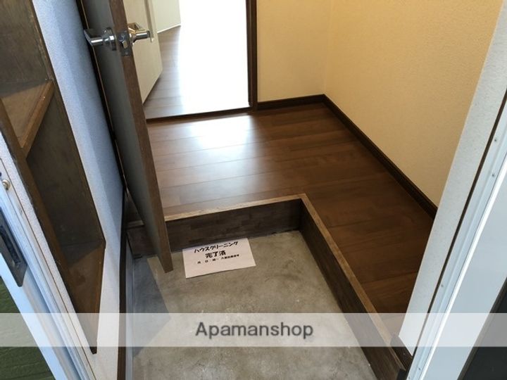 ハイツあずみの玄関