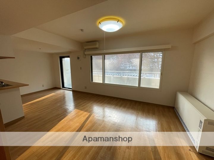 幕西町栗林マンションの内装