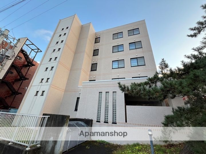 幕西町栗林マンションの外観