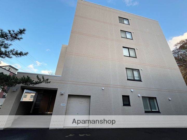 幕西町栗林マンションの外観