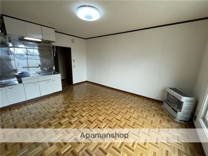 名久井アパートの居間