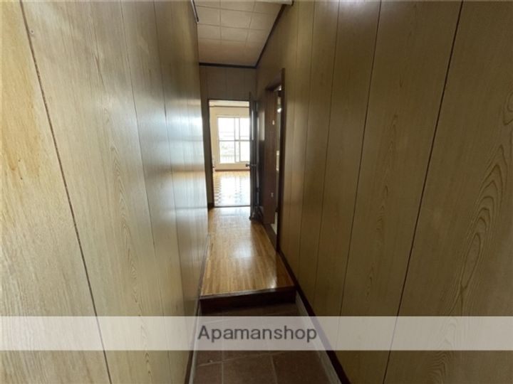 名久井アパートの玄関