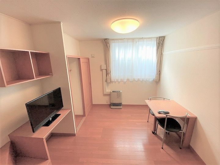 レオパレス若草205の居間