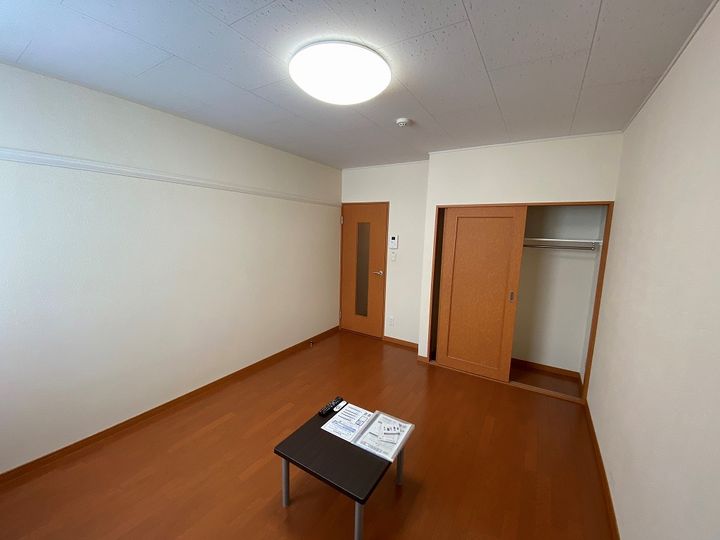レオパレスハイツあい205の居間
