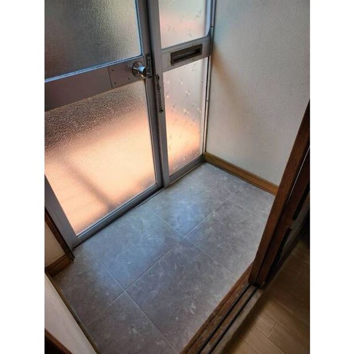 あらいマンション2号棟の玄関