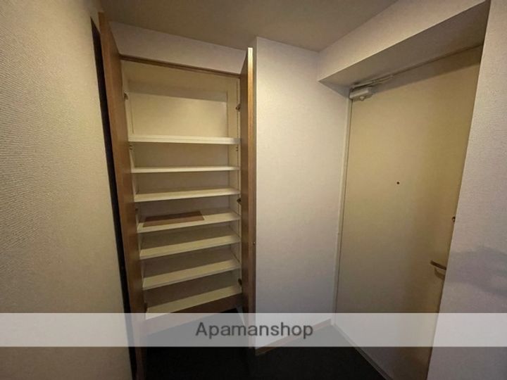 幕西町栗林マンションの内装