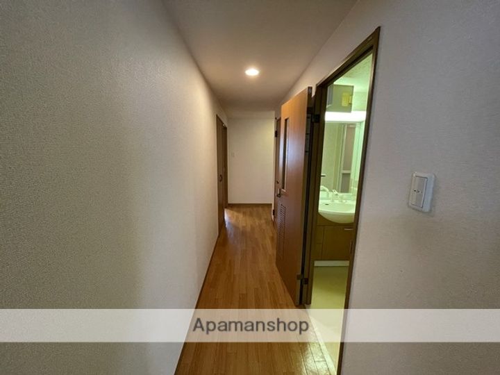 幕西町栗林マンションの内装