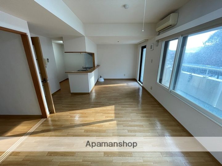 幕西町栗林マンションの居間