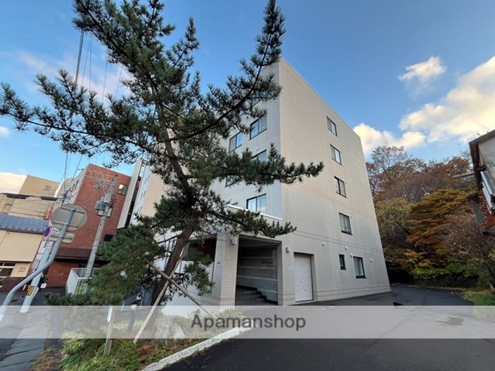 幕西町栗林マンションの外観