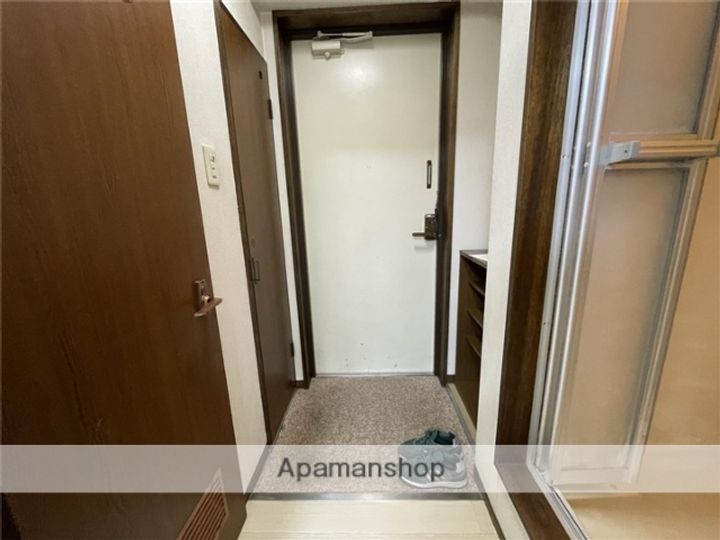 グランドール元中野303の玄関