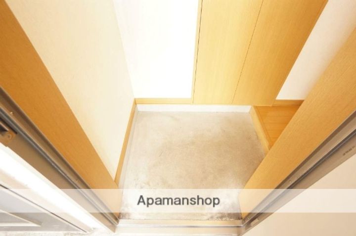 北海道石狩市花川南一条2丁目の賃貸アパートの玄関