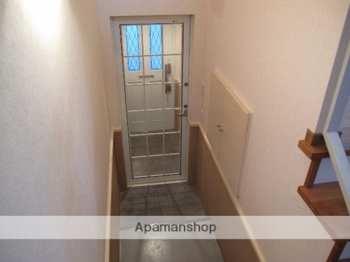 北海道札幌市手稲区手稲本町二条5丁目の賃貸アパートの玄関